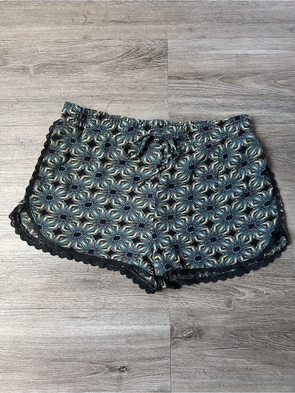 Sans Souci Boho Geometric Lace Trim Lined Resort Shorts Size M